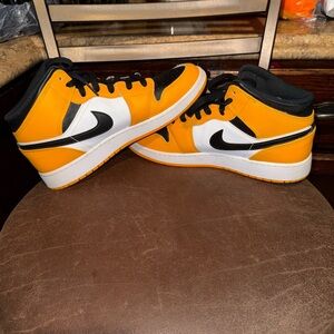 Nike Air Jordan 1 Mid